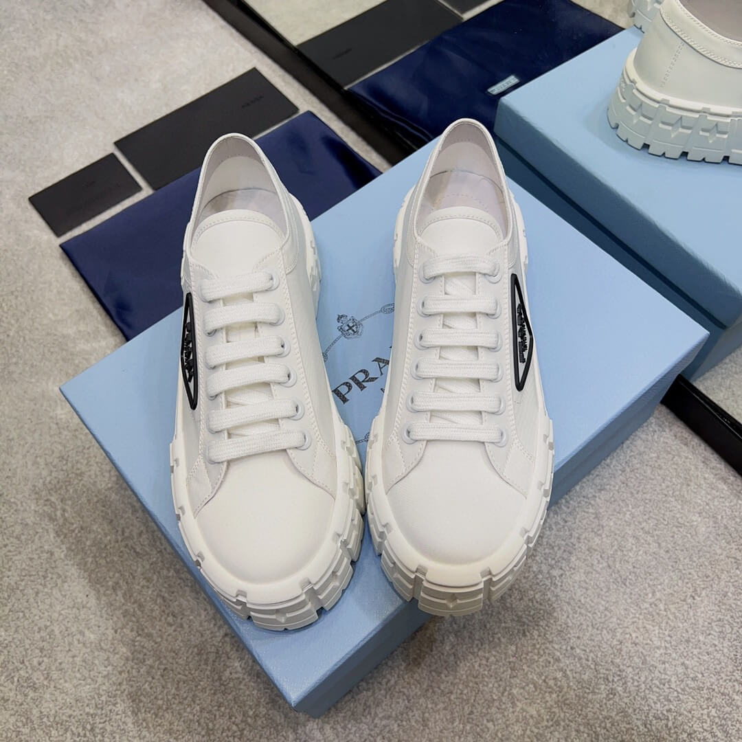 Prada кросівки
