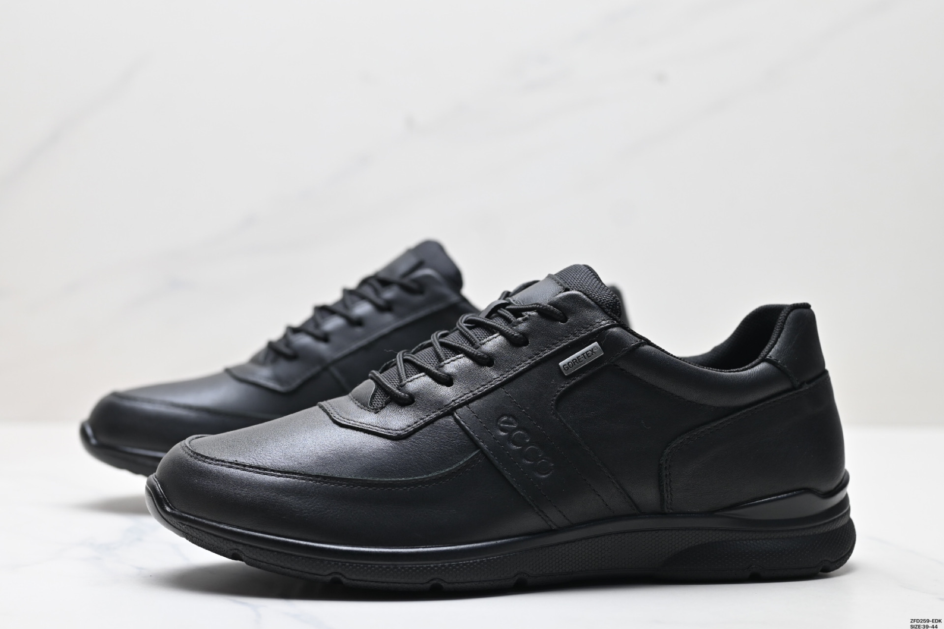 Ecco EXOSTRIDE M
