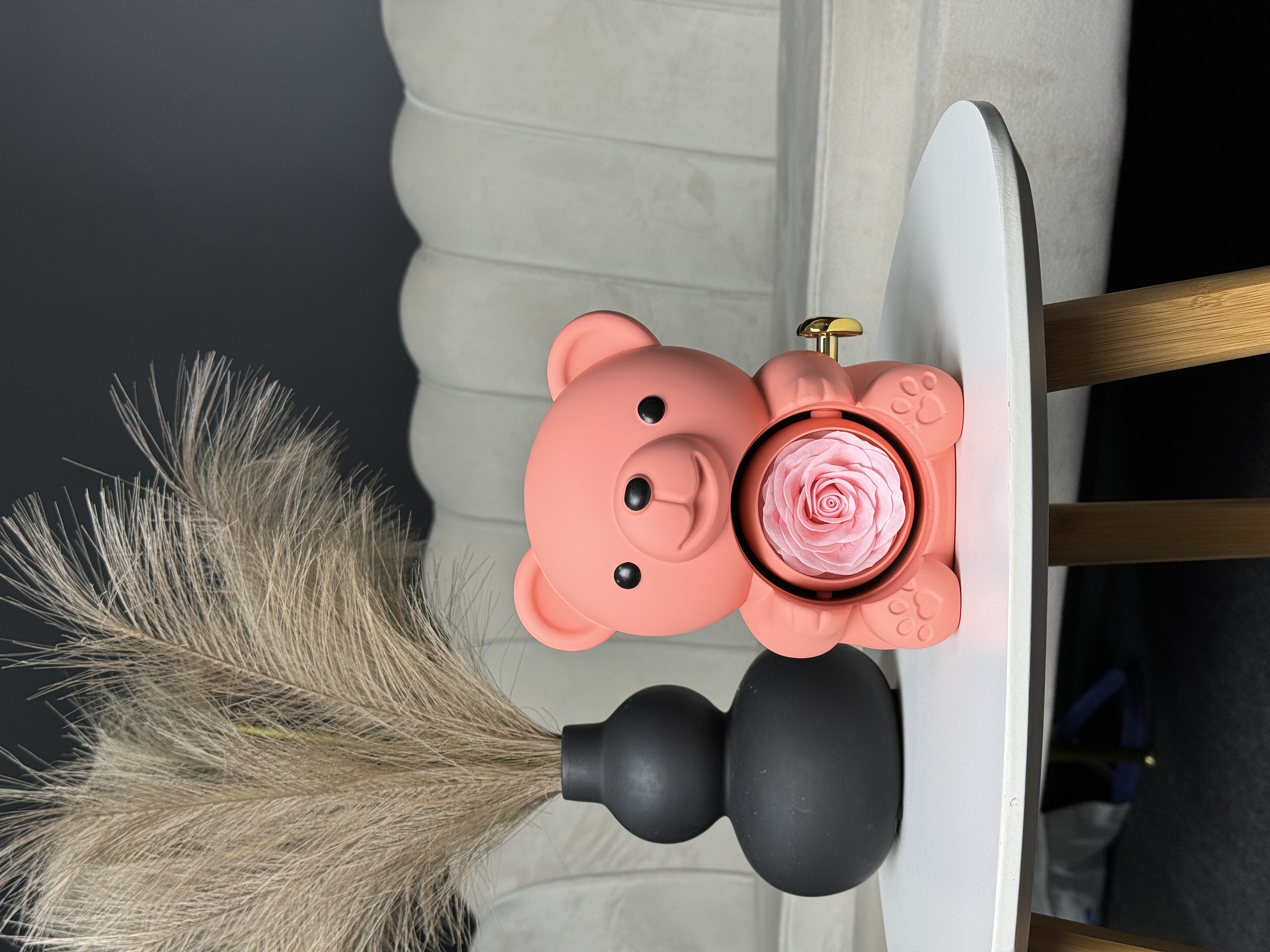 Скринька-ведмедик персикового кольору з вічною трояндою та кулоном💕