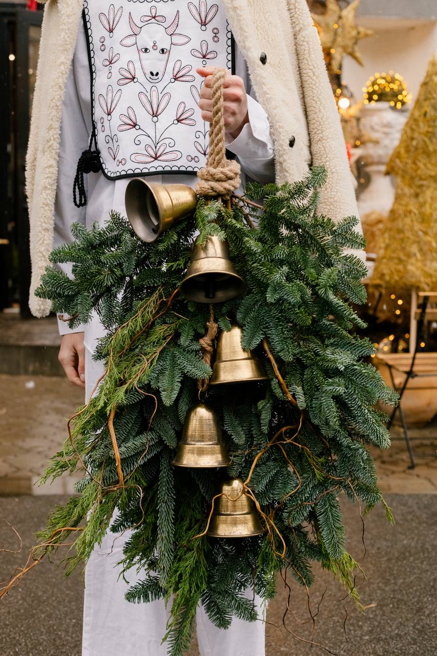 Підвісна композиція з хвої