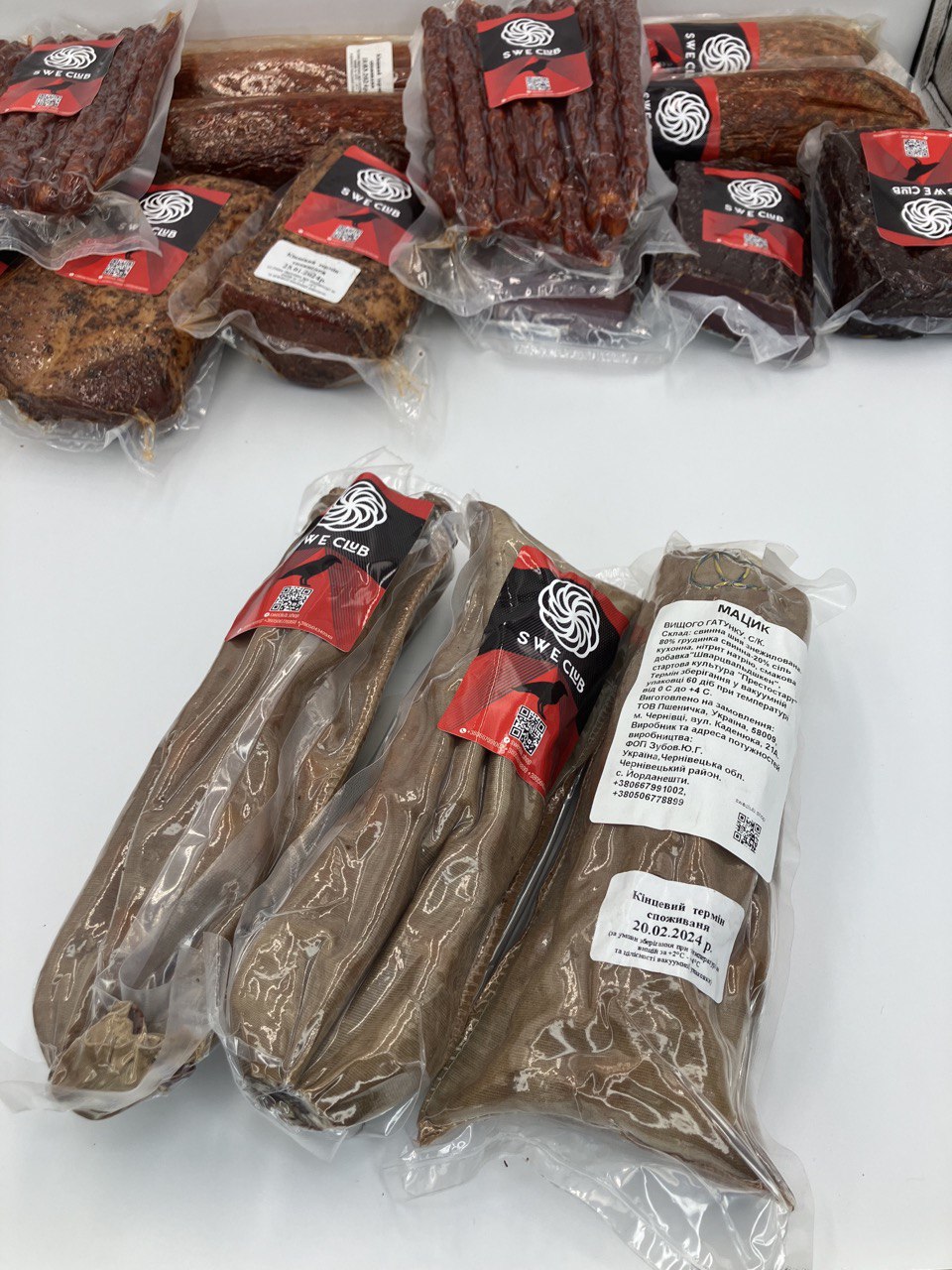 МАЦИК, батон ковбаси + - 300г, ціна - 164 грн, за 1кг - 548грн.