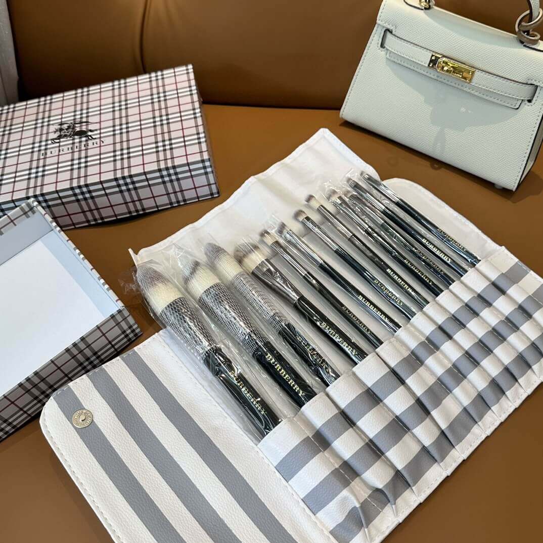 Burberry набір пензлів для макіяжу
