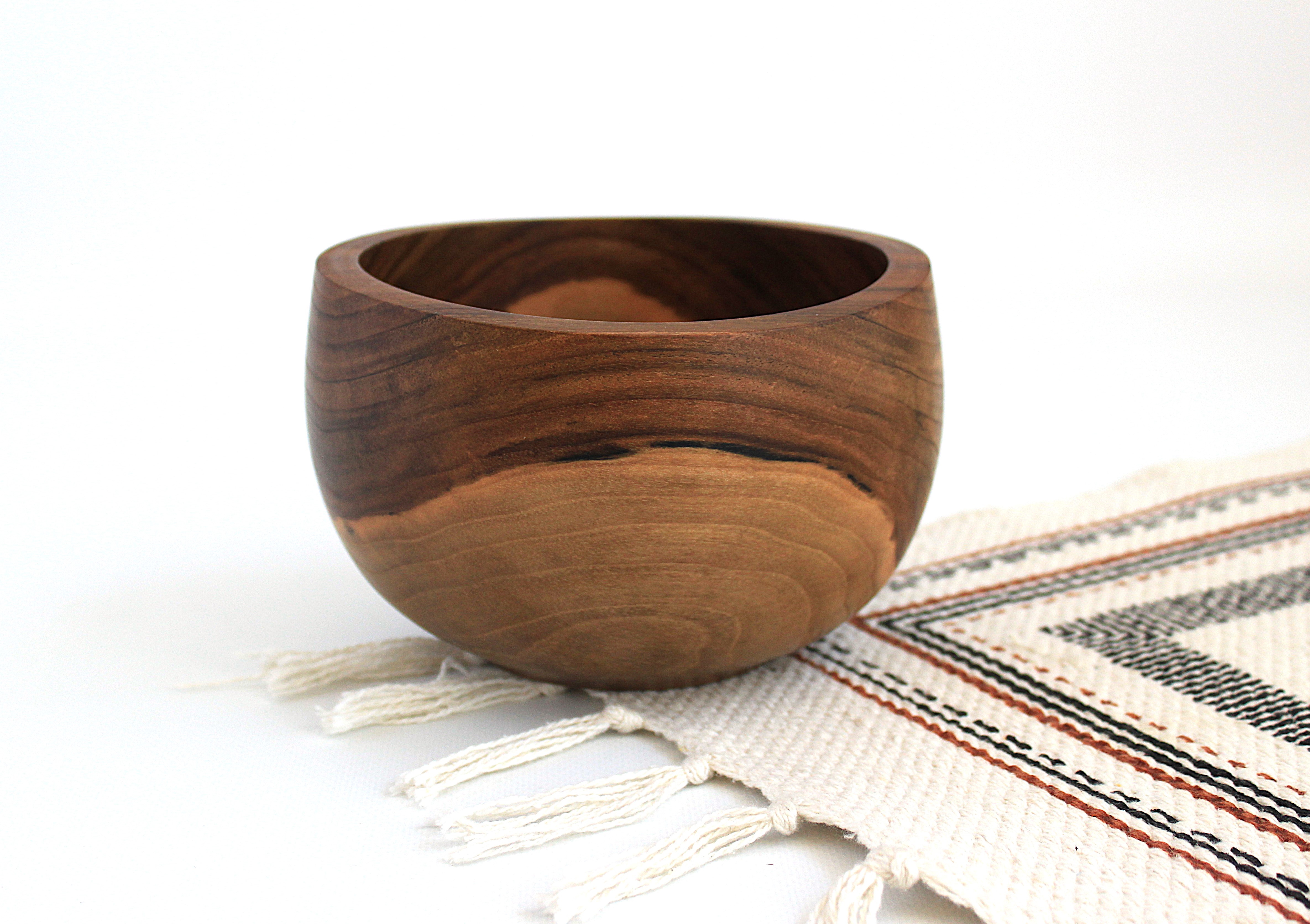 Тарілка з натурального дерева