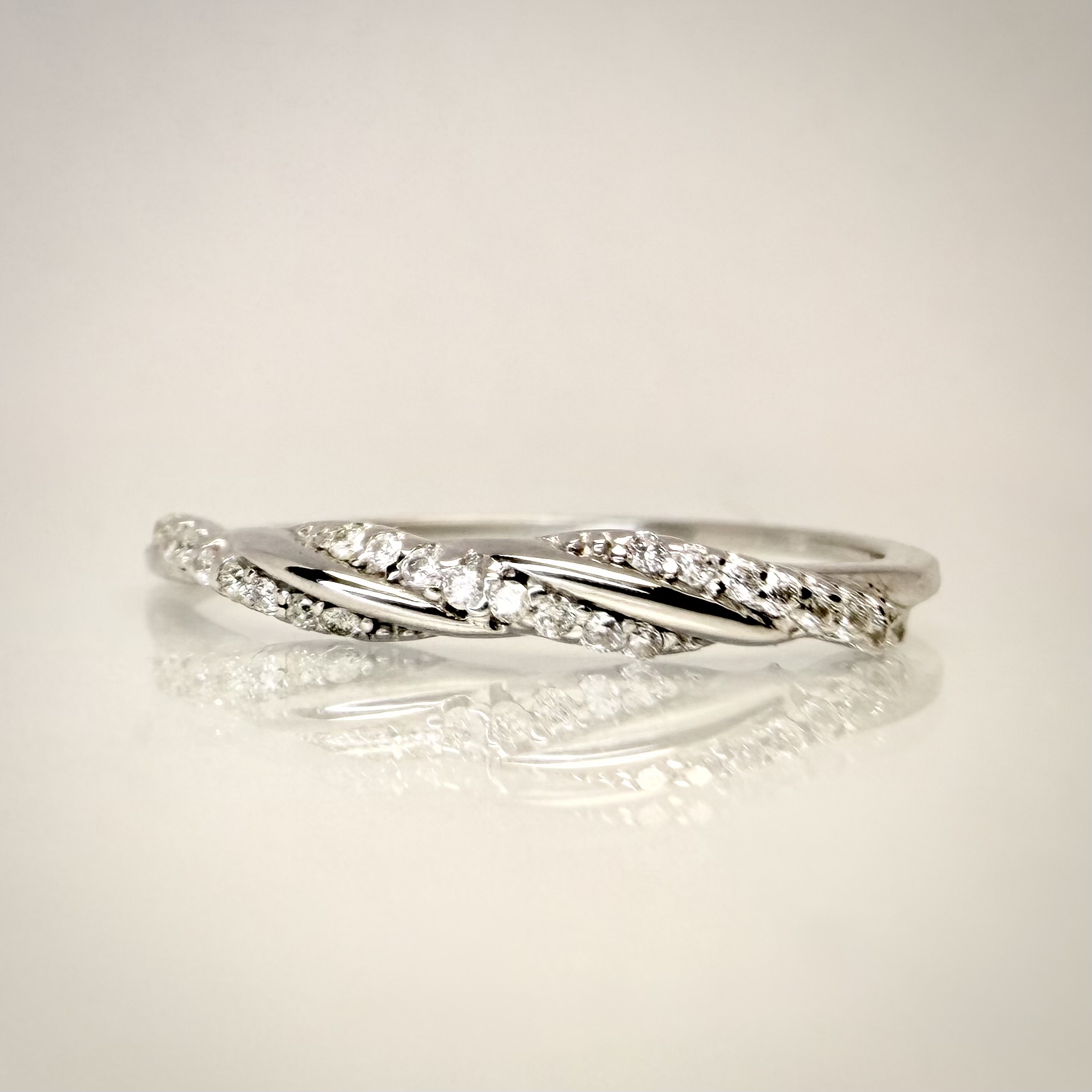Timanttisormus 0,24 ct 14k valkokulta Italy