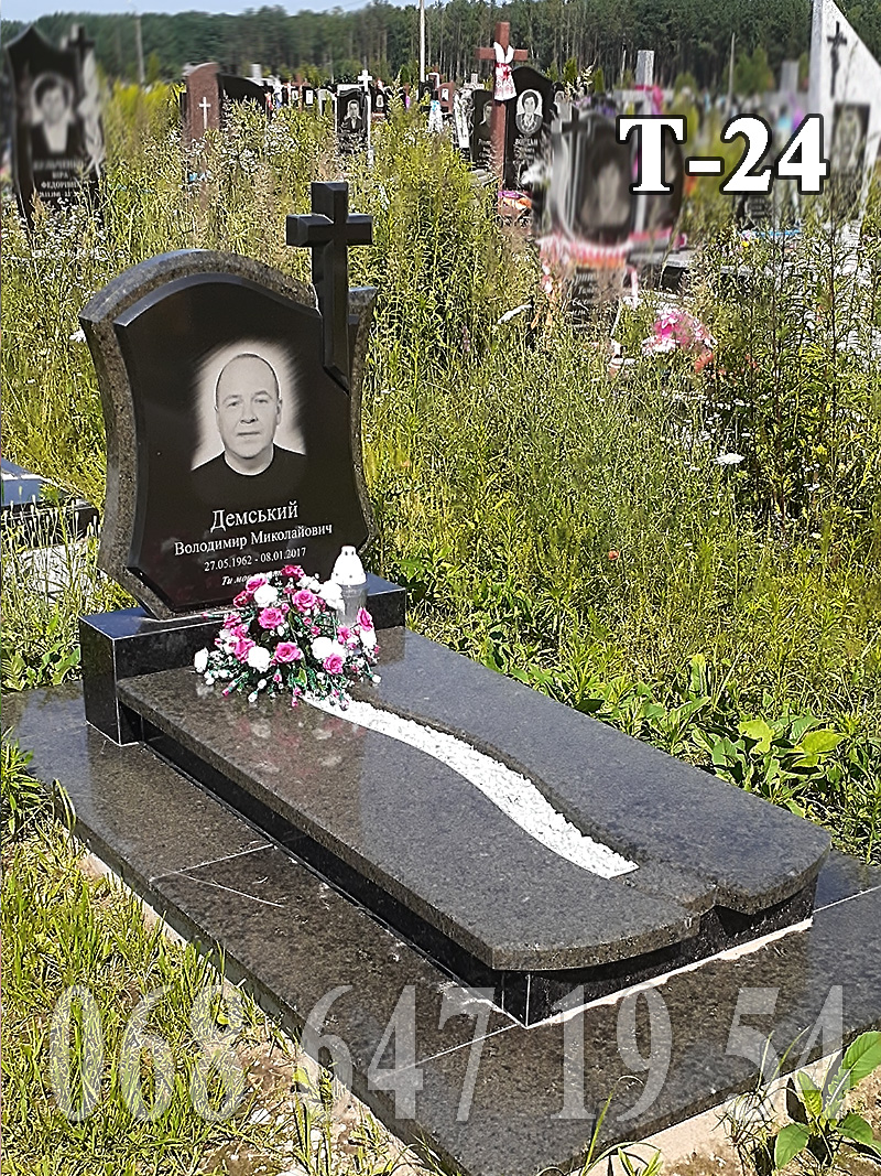 Пам’ятник Т-24 зелений, низька стелла з хрестом, з плиткою