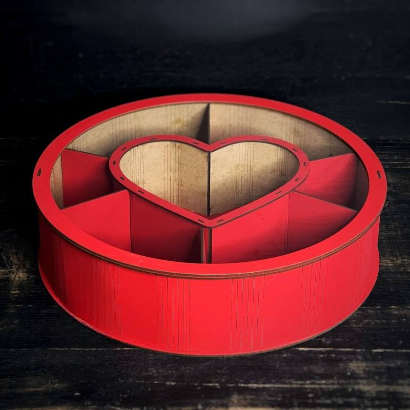 Бокс круглий з серцем в середині і прозорою кришкою, червоний, 38х38х9см