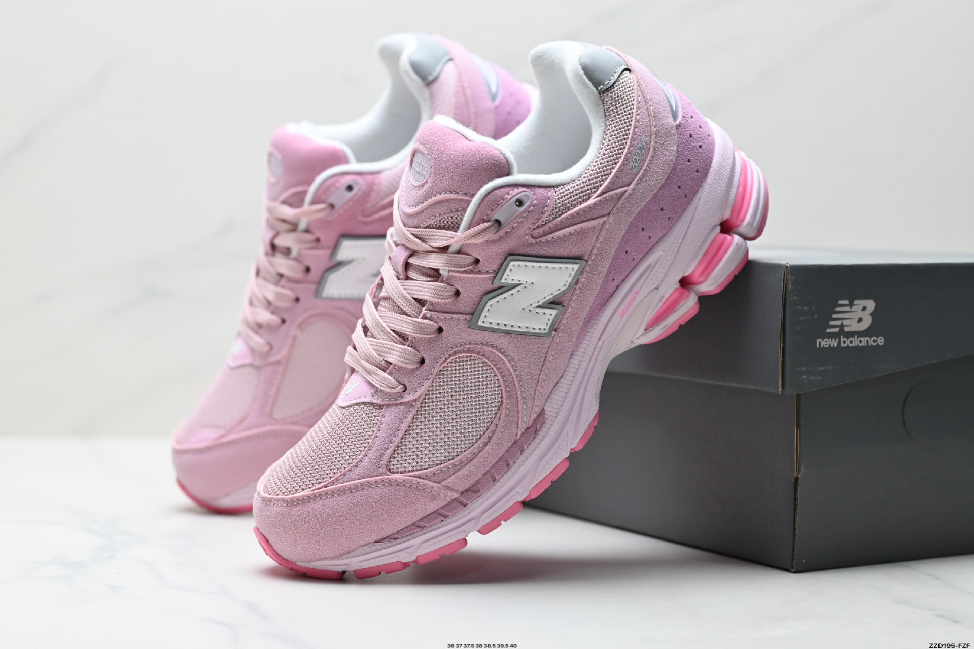 New Balance  M2002RCR