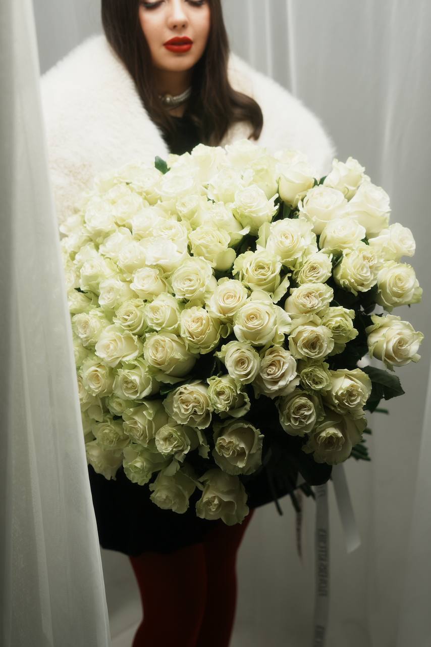 101 Еквадорська троянда білого кольору