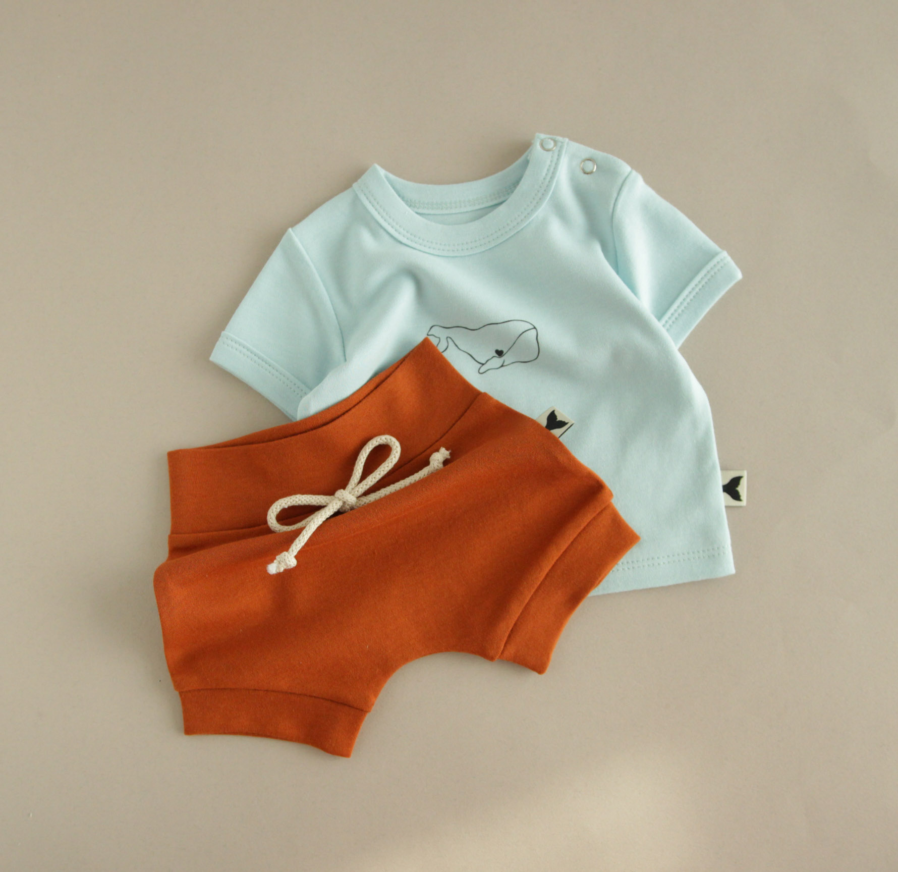 Комплект футболочка та шортики