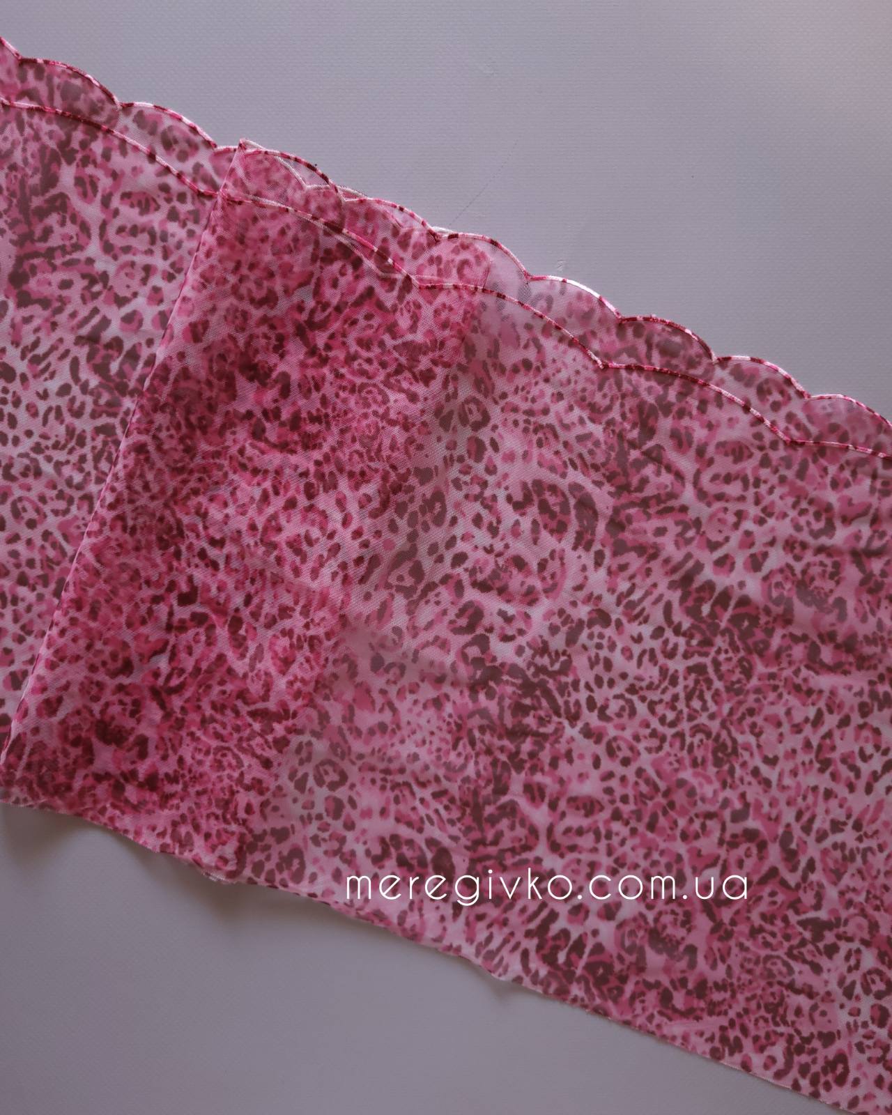 Вишивка на сітці "Pink Leo"