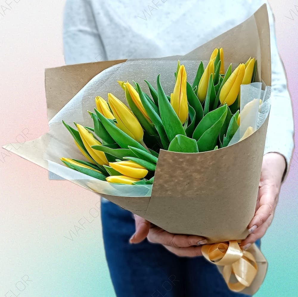 Букет з 15 жовтих тюльпанів