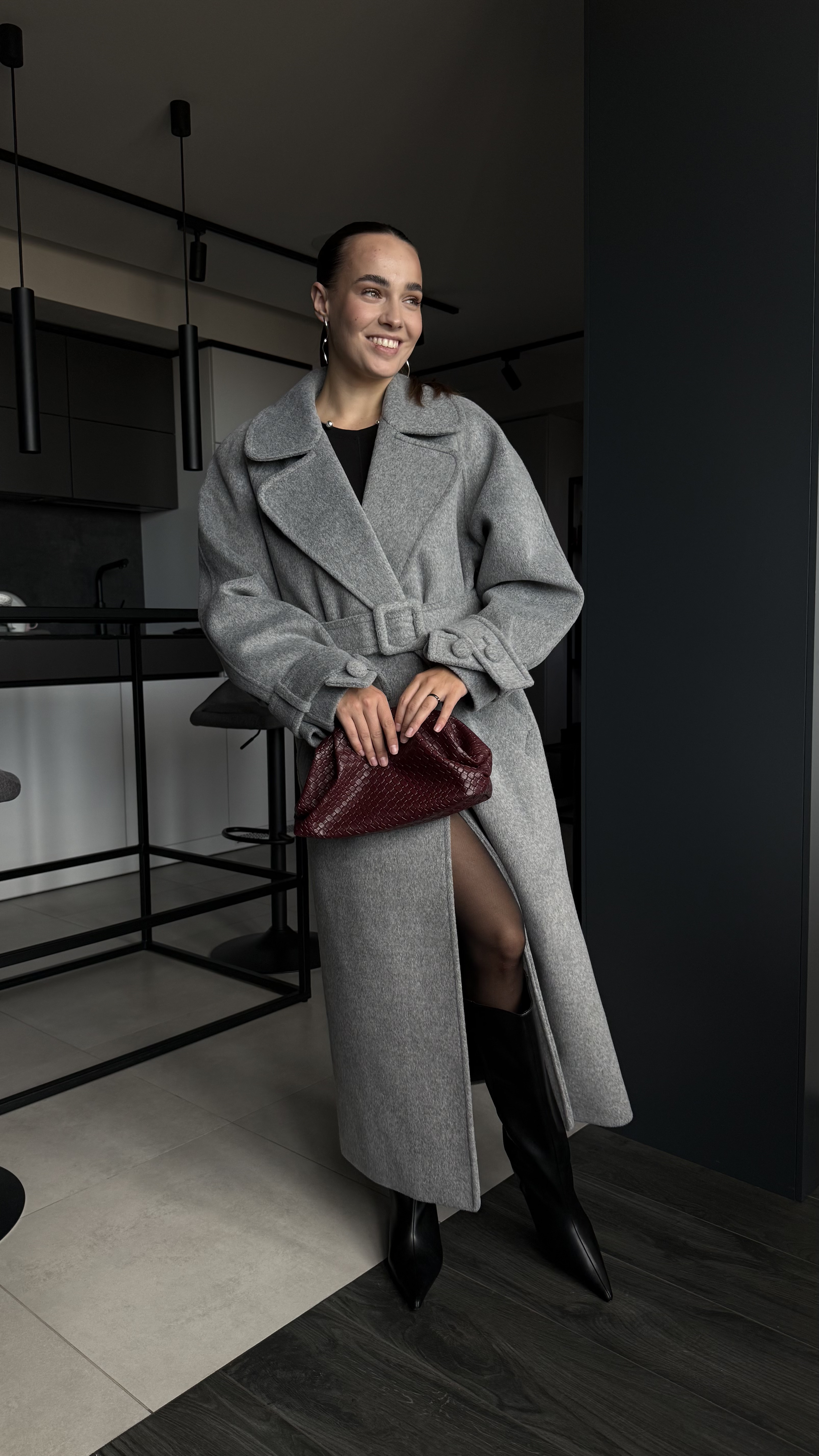 Оверсайз пальто з обʼємним коміром Світло-сіре