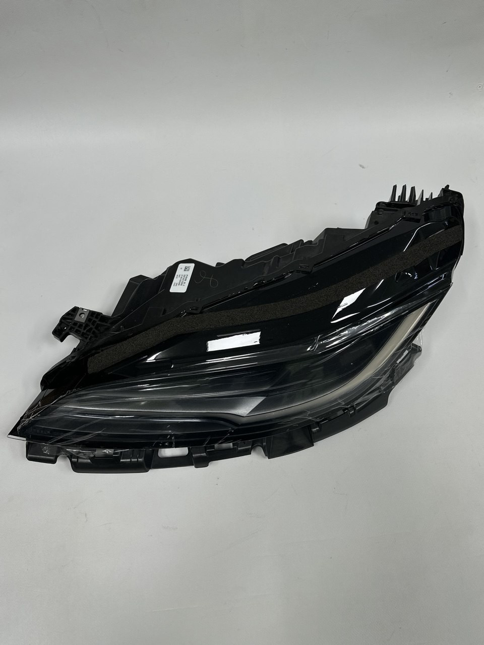 Фара Tesla лінзована головна ліва на M3 HIGHLAND 2024