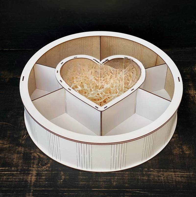 Бокс круглий з серцем в середині і прозорою кришкою, білий, 38х38х9см