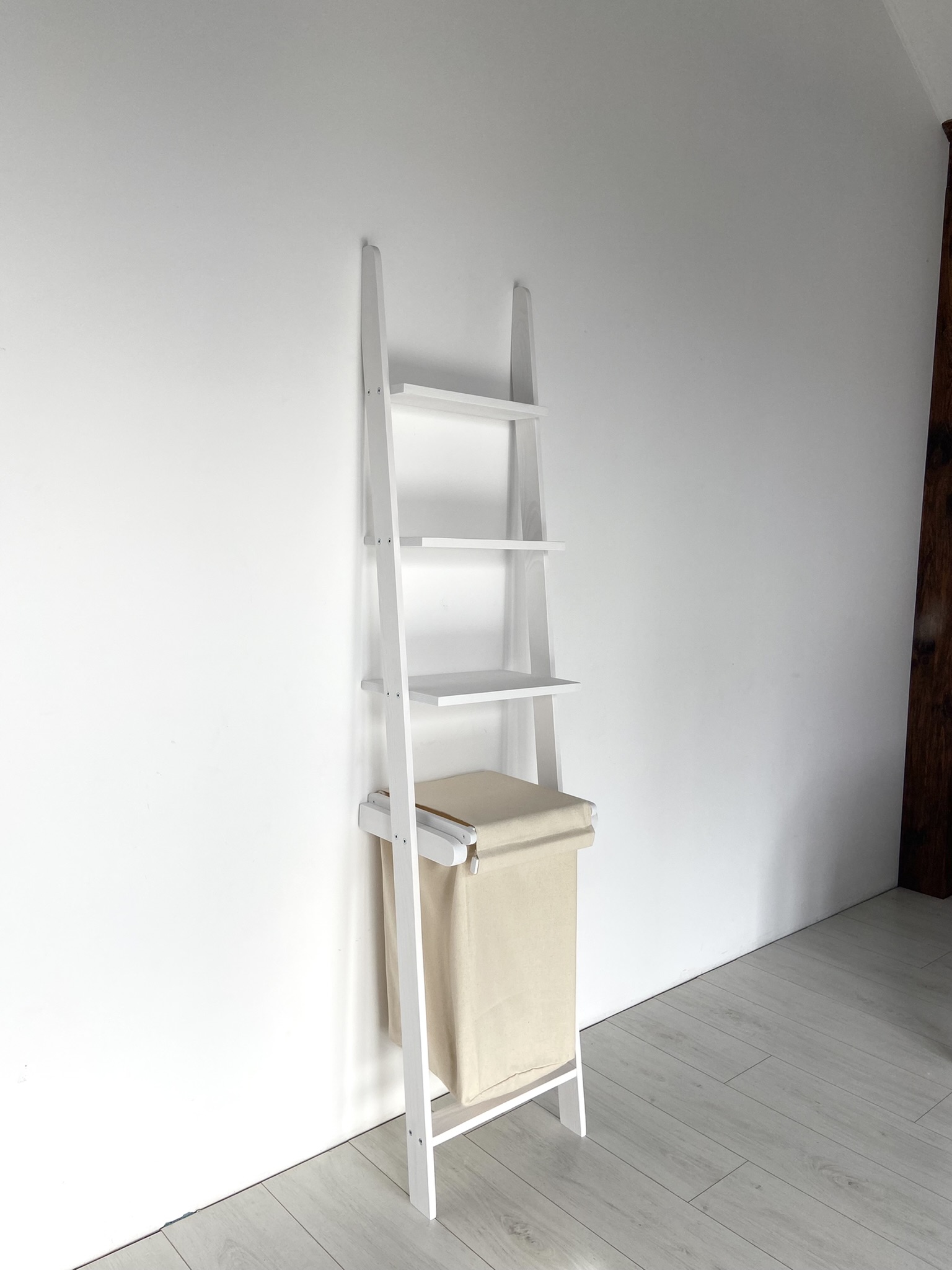 Етажерка з кошиком для білизни White