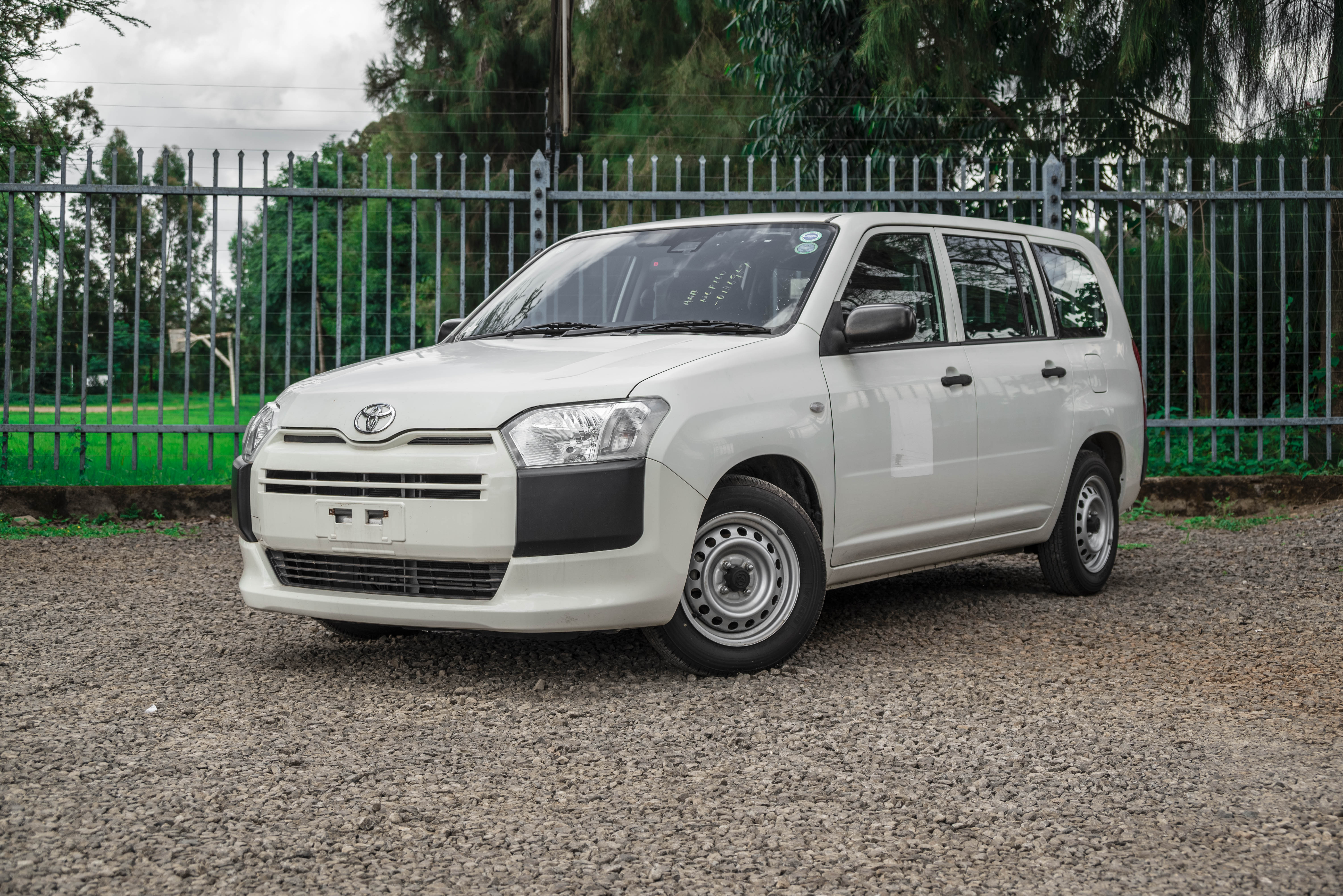 TOYOTA SUCCEED
