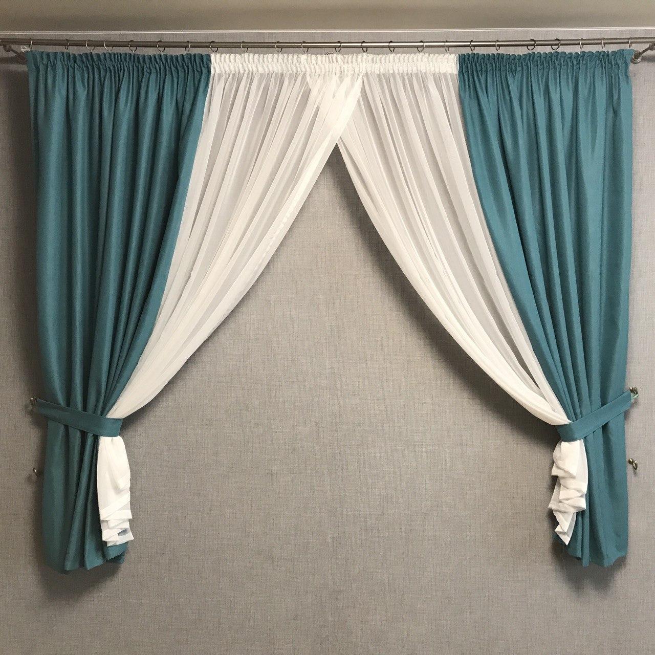 Короткі мікровелюрові штори бірюзвового кольору з тюлем на тасьмі