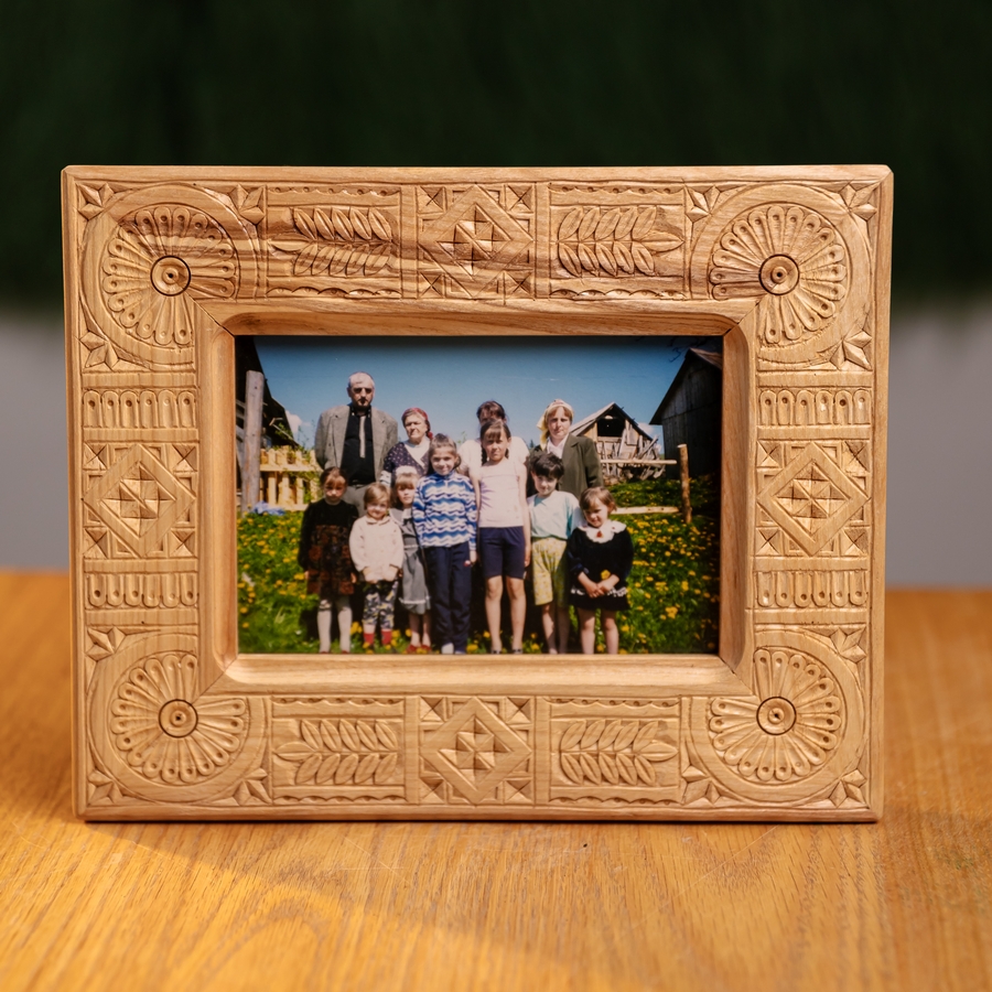 Різьблена рамка 