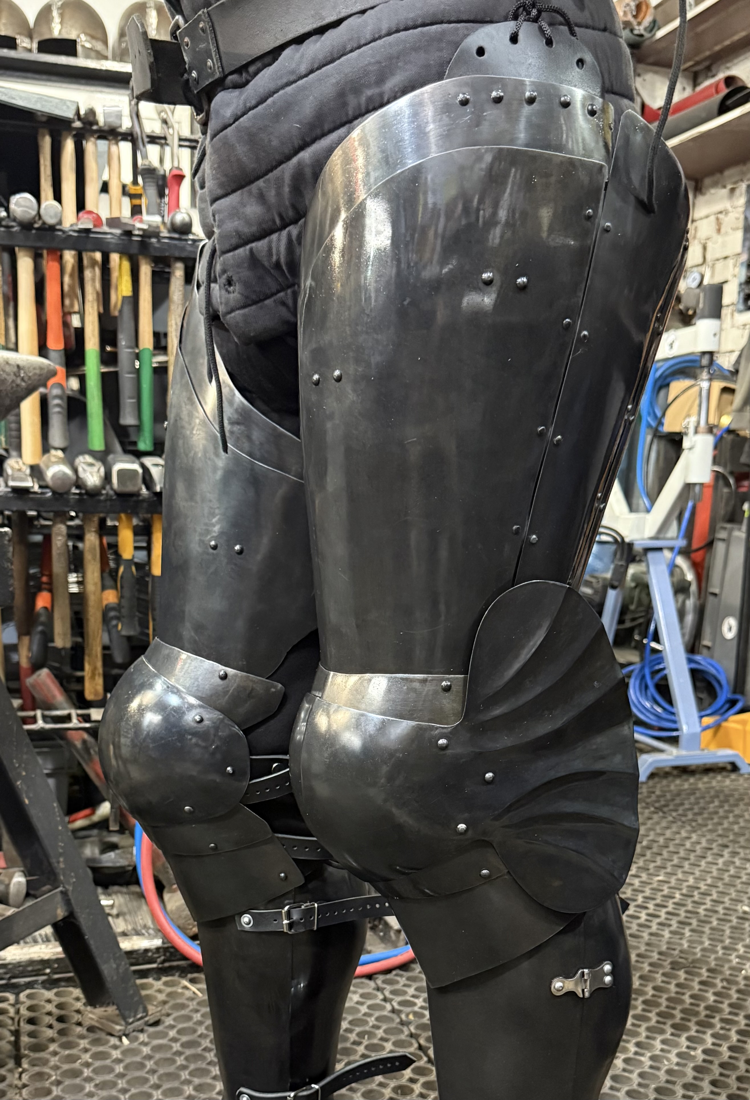 black thigh armor “Super black”