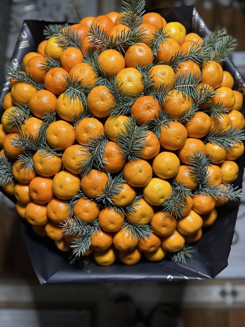 Їстівний букет з 101 мандаріна