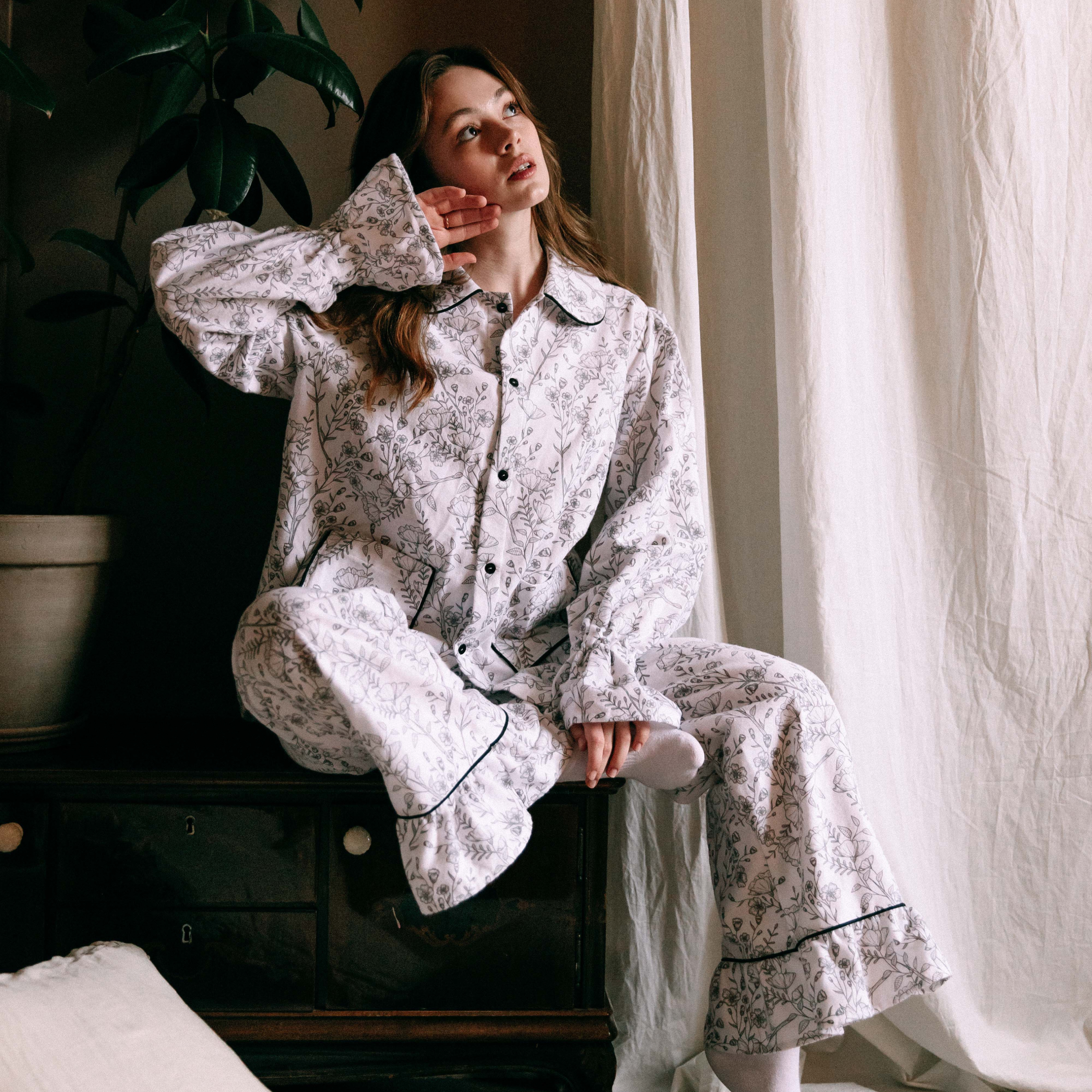 Штани з квітами з фланелі