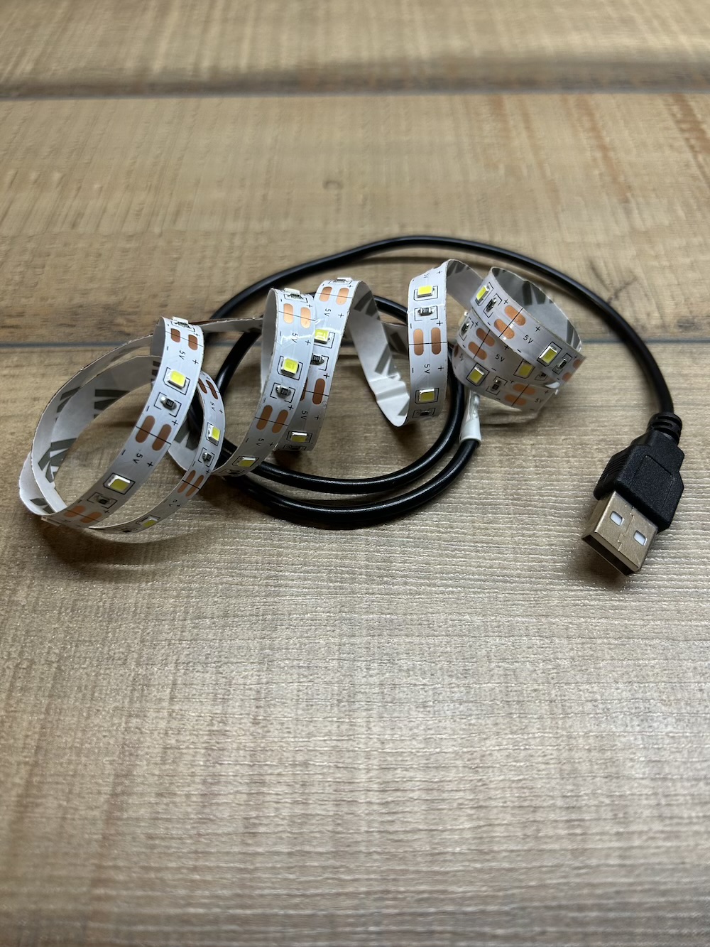 Led стрічка 5V, 1 метр, 1.5W, +USB (холодний-білий)