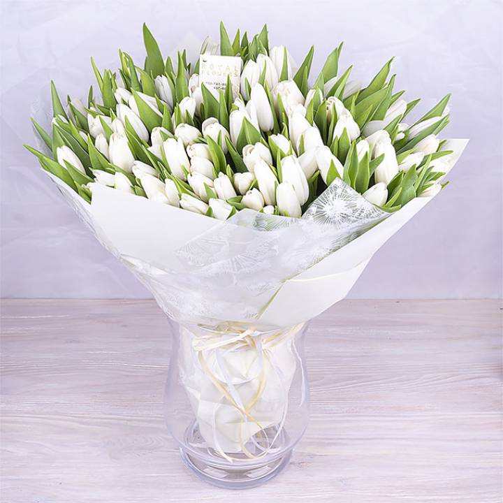 Букет з 101 білого тюльпана