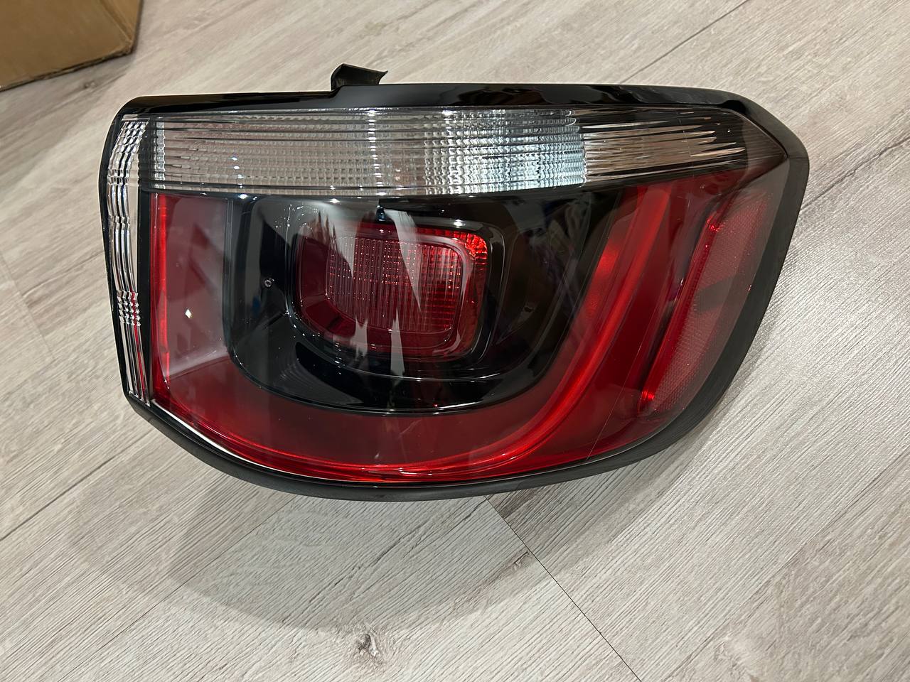 Jeep Compass 2 Права сторона Б/у оригінал (Пасажирська сторона в крило)  2017 - 2024 роки