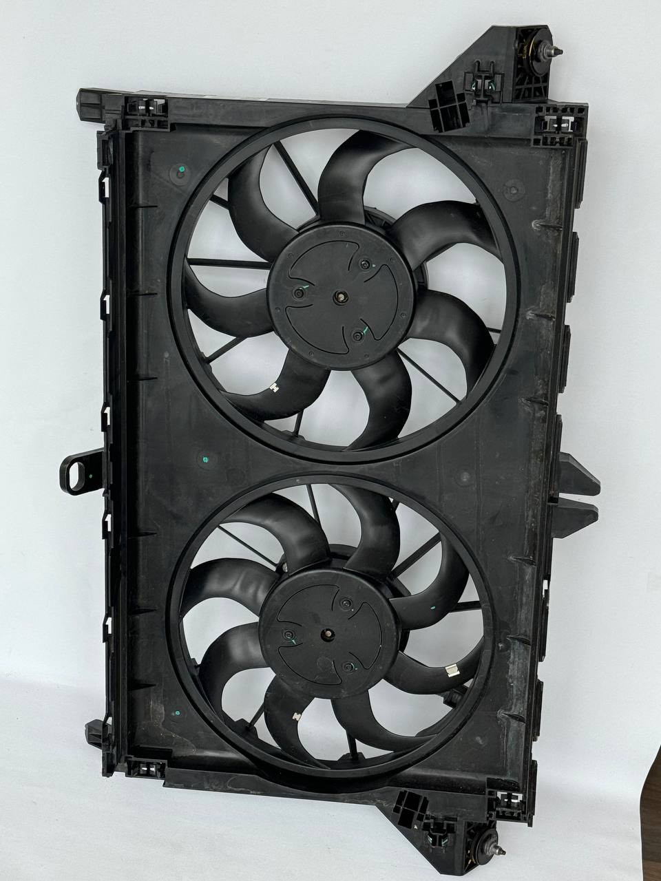 Корпус касети радіатора на Tesla MS/MX Plaid