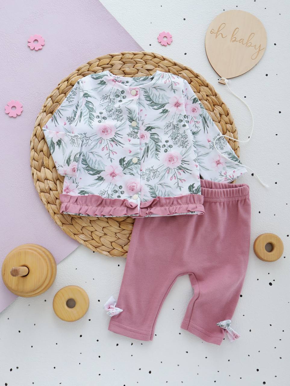 Комплект для новонародженої дівчинки: кофточка + штанці