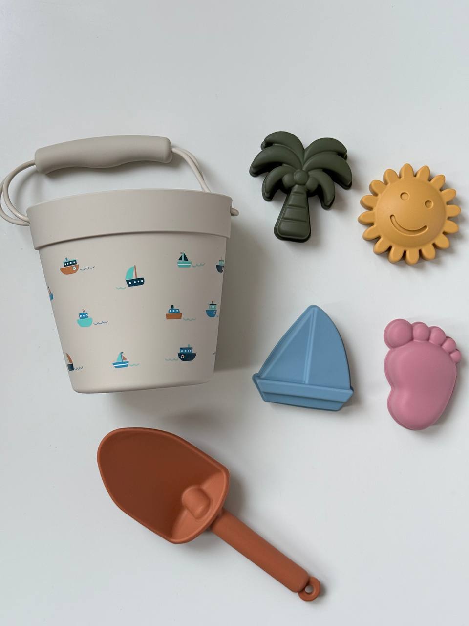 Відерце на пісок у комплекті з 4 формами та лопаткою
