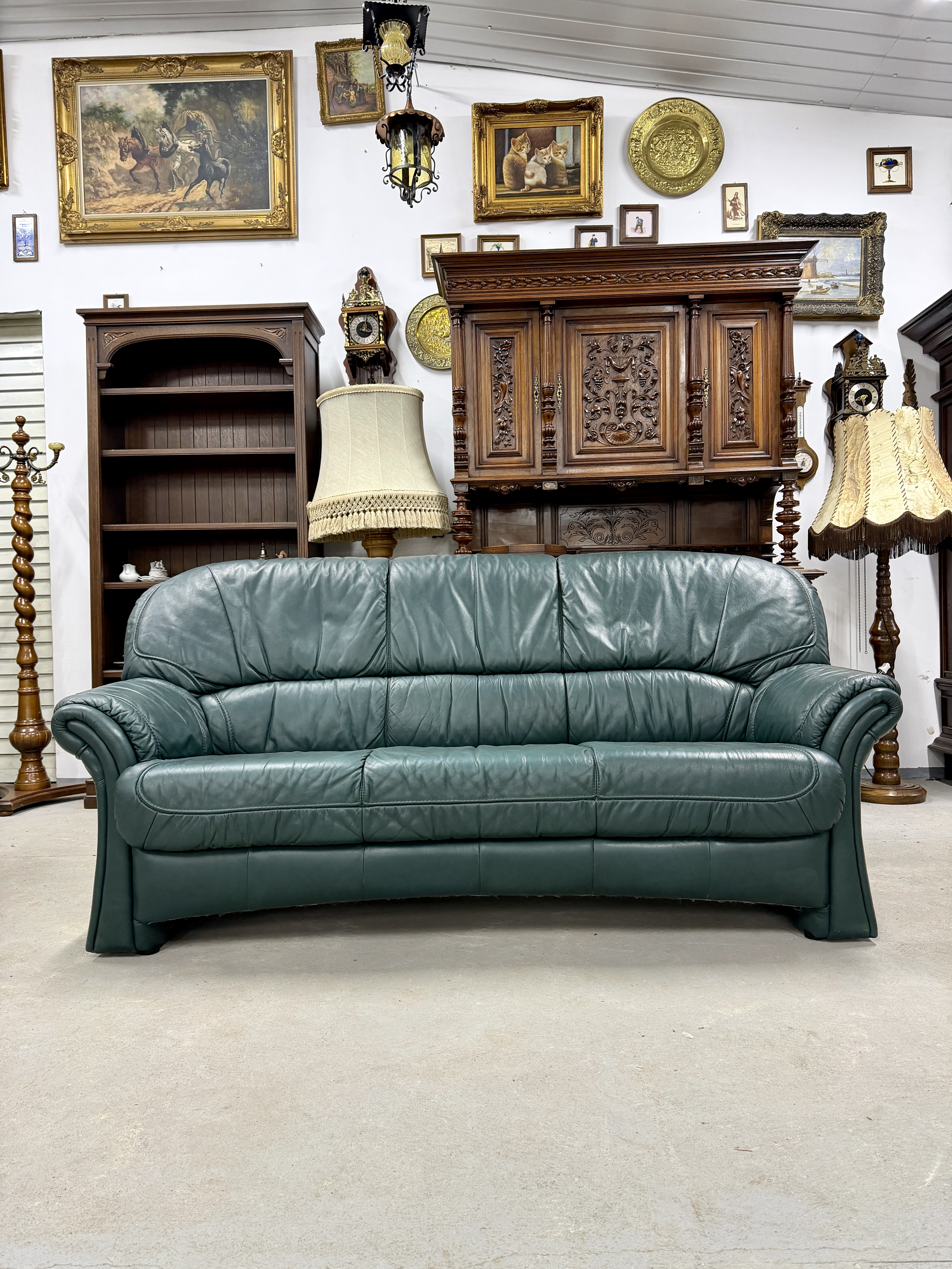 Тримісний шкіряний диван у зеленому кольорі