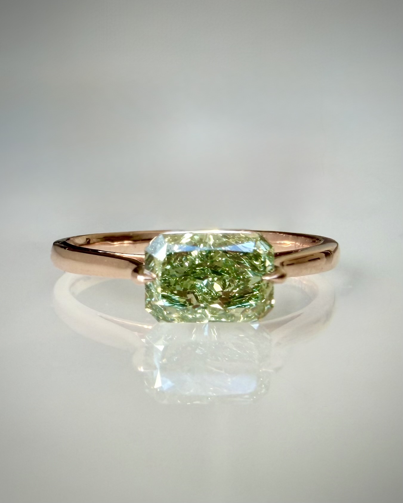 1,19 ct Fancy Vivid Green timanttisormus 14K ruusukulta