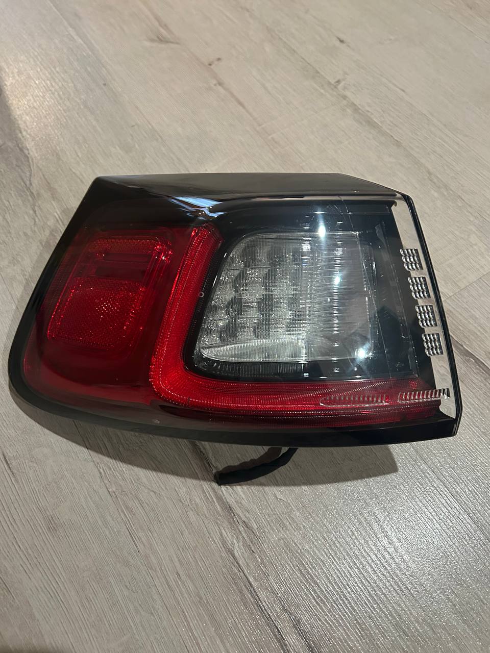 Jeep Cherokee Ліва сторона Б/у оригінал (Водійська сторона в крило)  2019 - 2023 роки