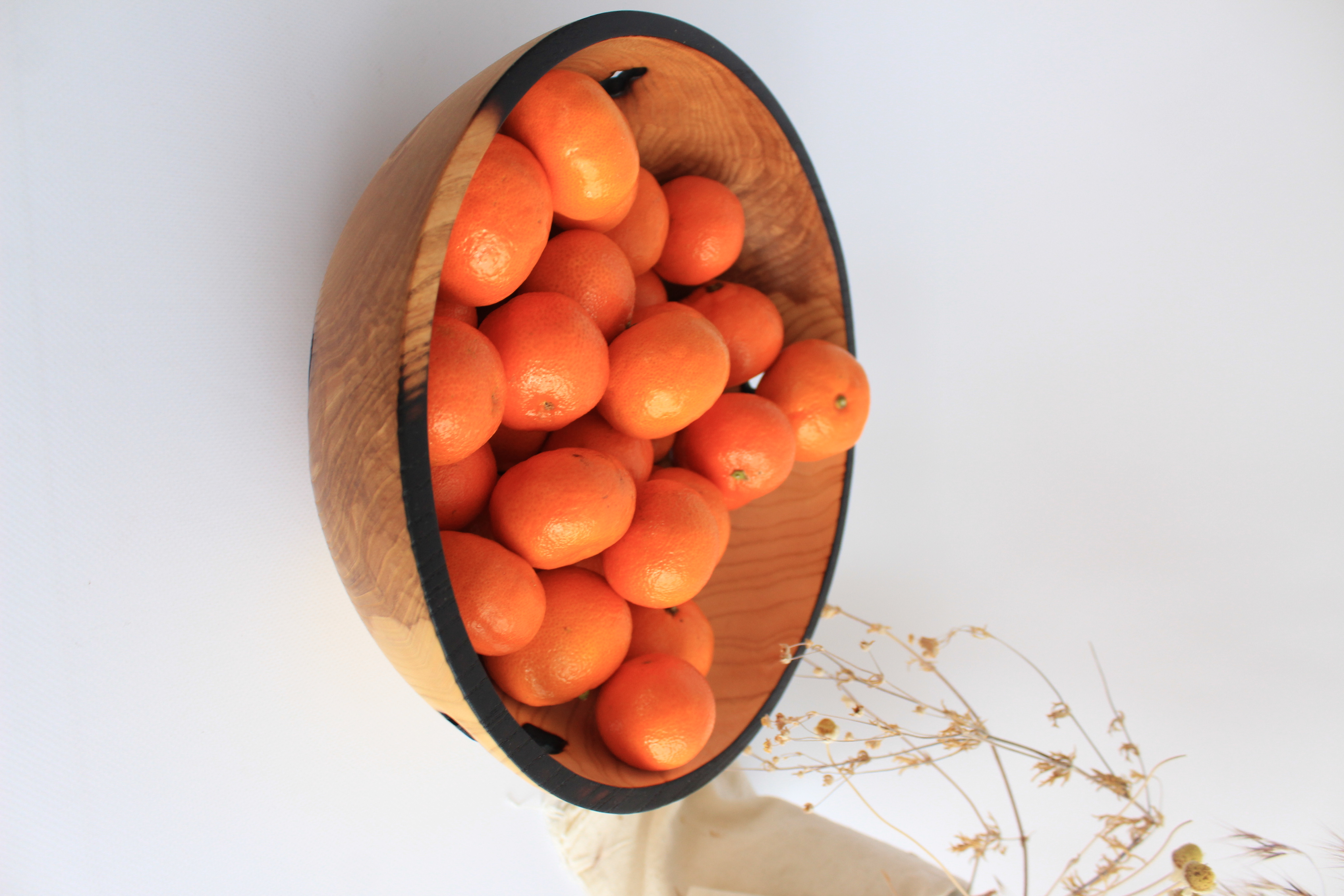 Оригінальна фруктовниця з ясена