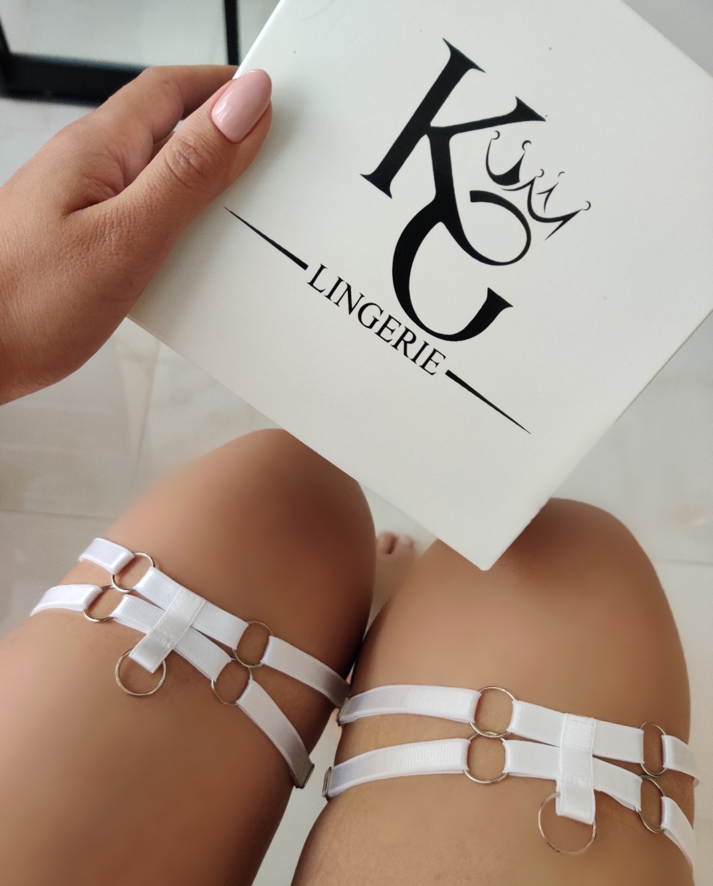 Garter White