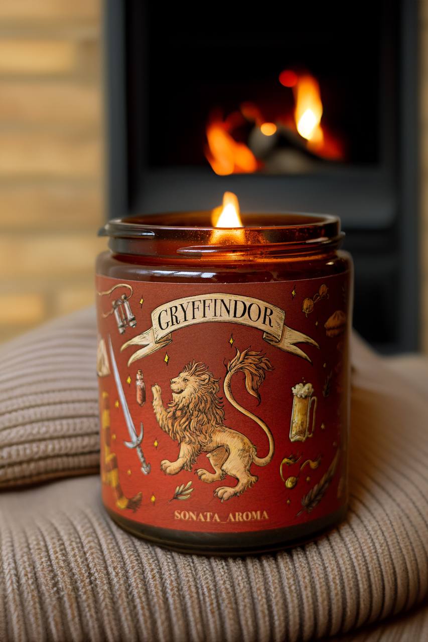 Свічка з левом