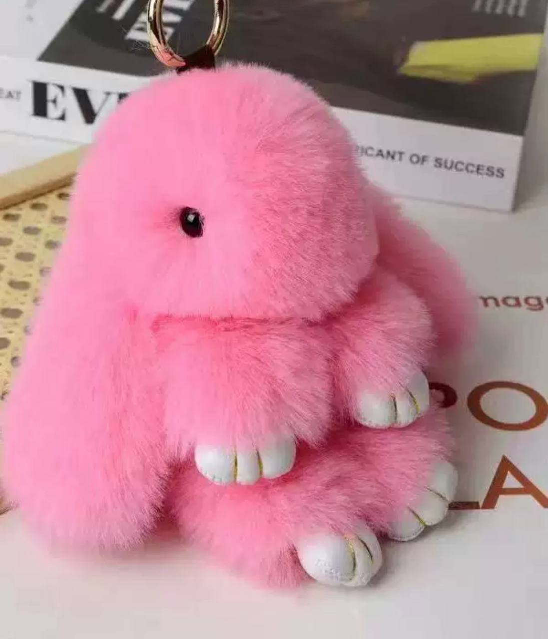 Брелок іграшка пухнастий зайчик, яскраво рожевий
