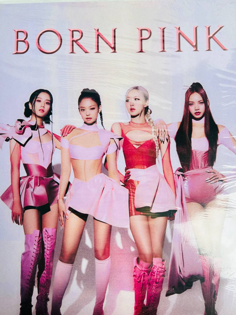 Журнал альбом K-pop групи BlackPink під назвою Born Pink