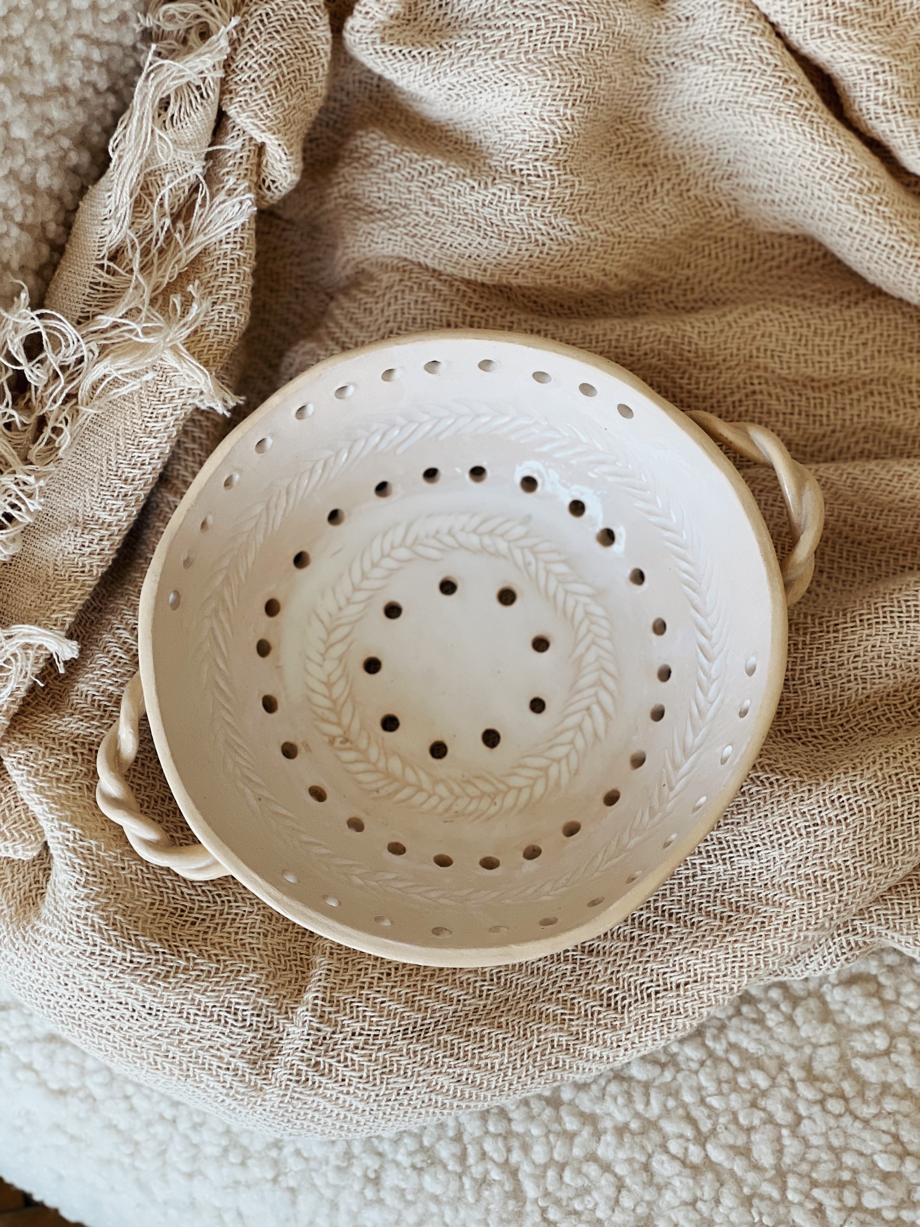 Керамічна миска для ополіскування ягід