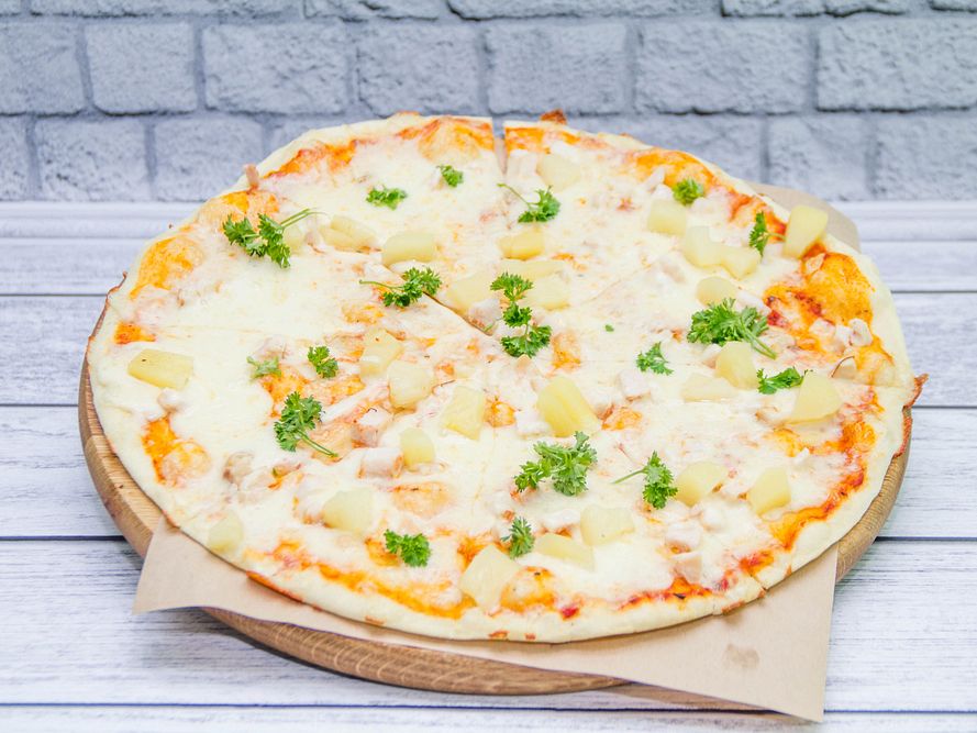 Піца Курка з ананасами