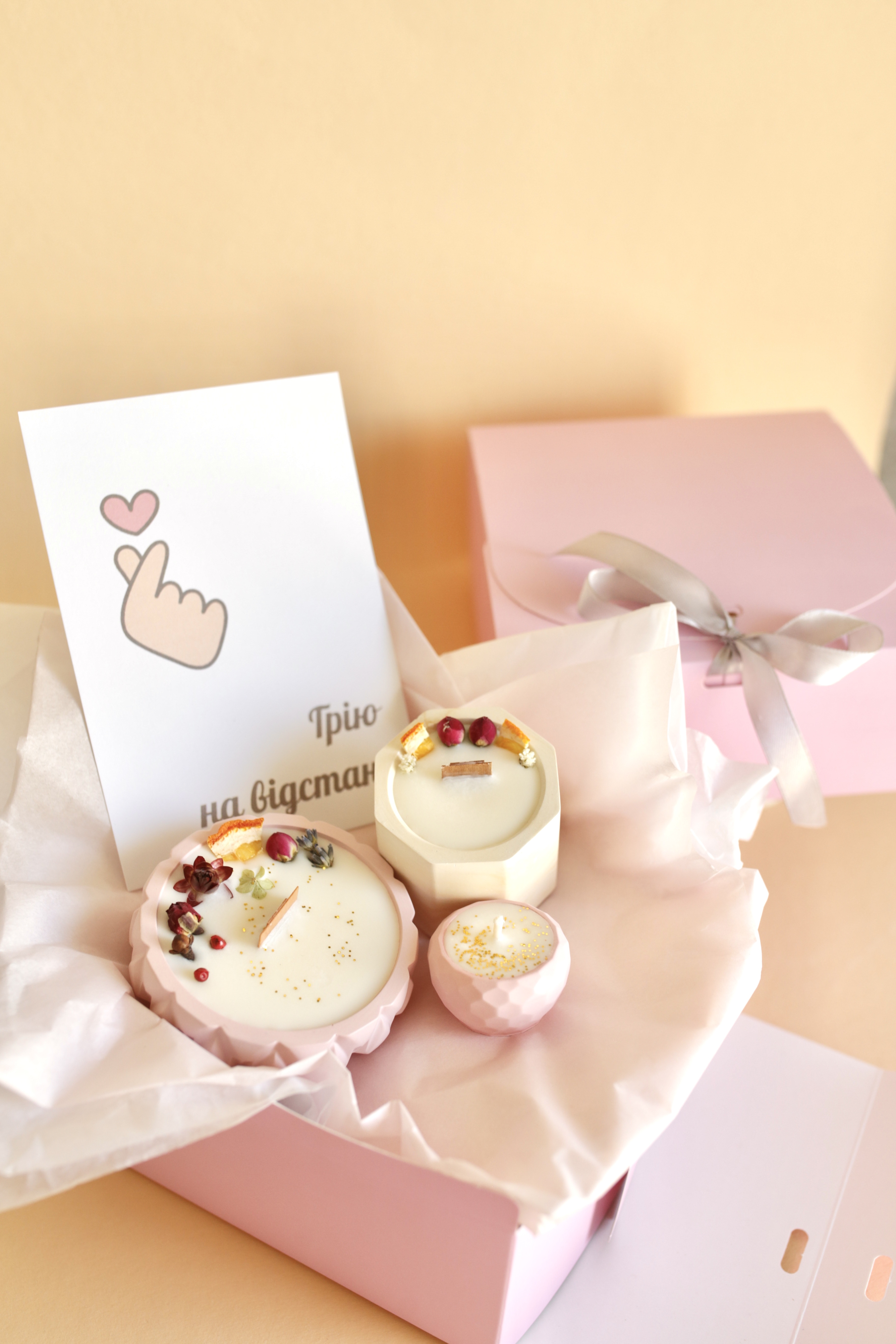 бокс № 5.8-(сінабони з корицею+лимонне меренгове тістечко)