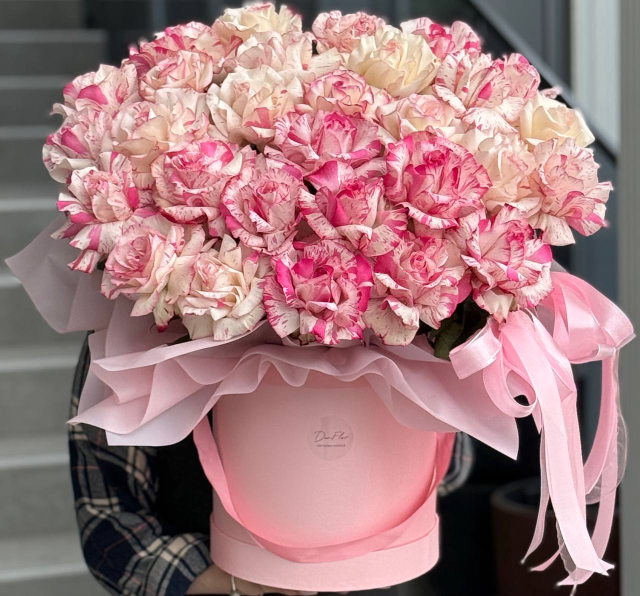 Композиція з екзотичної імпортної троянди