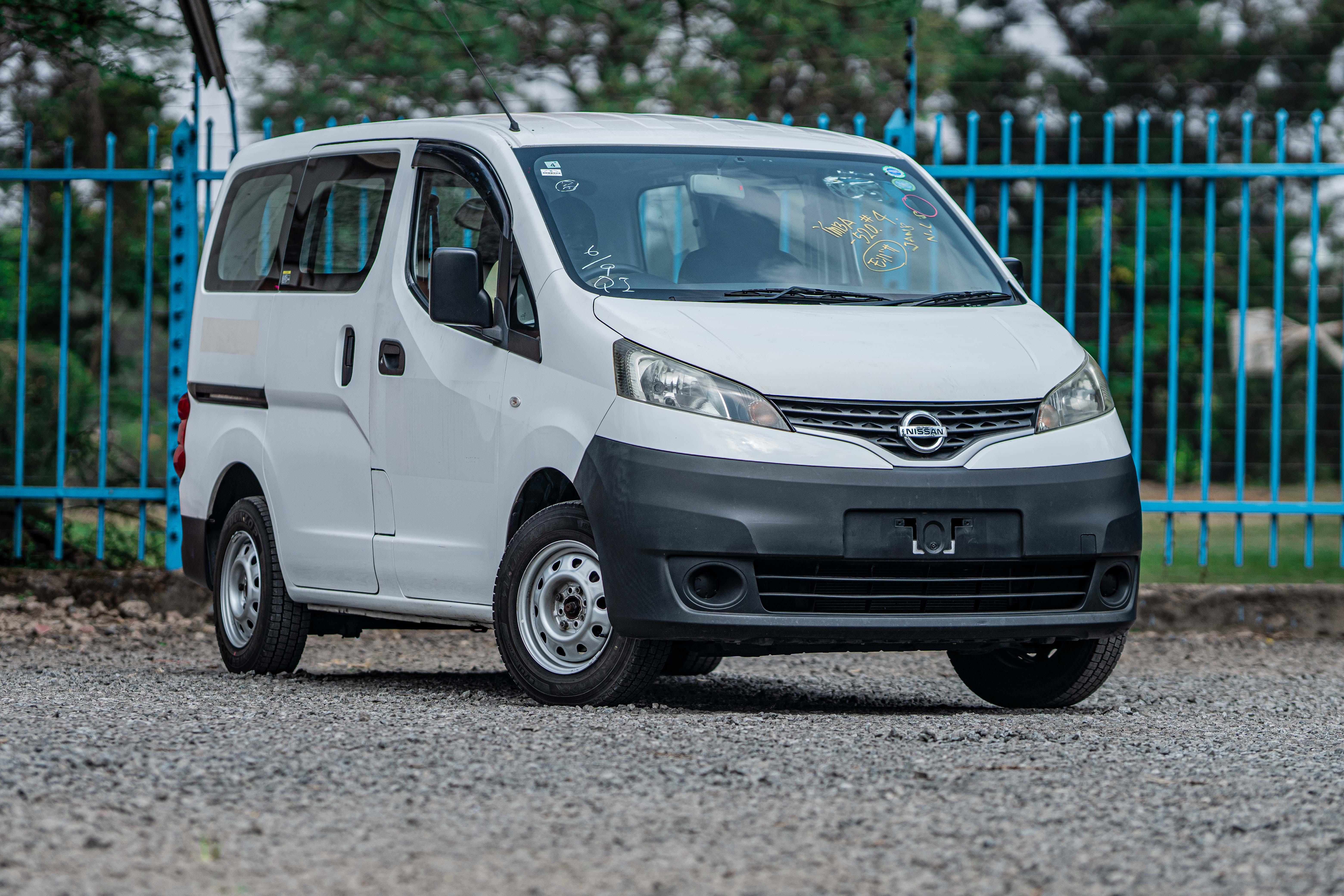 NISSAN NV200