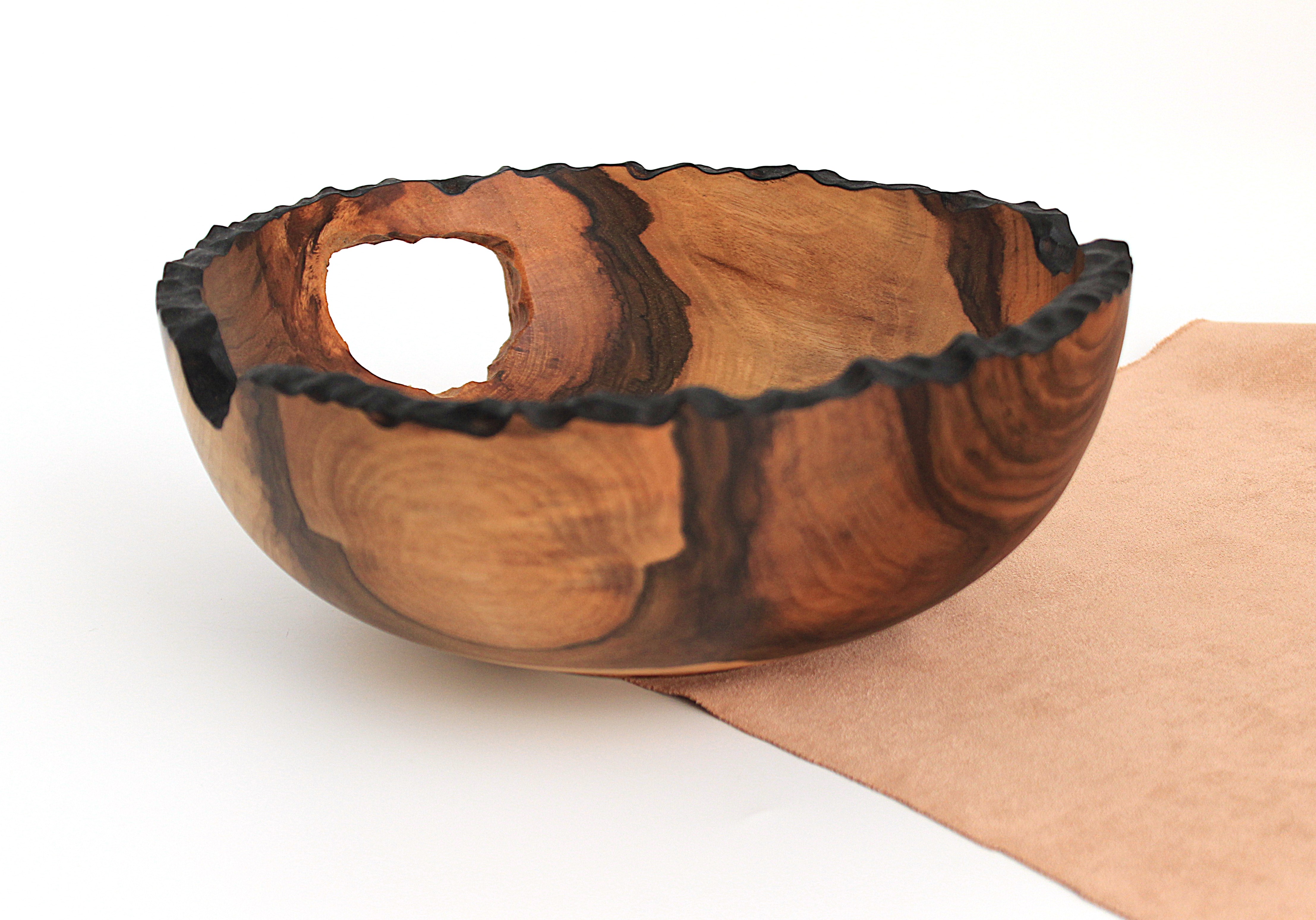 Фруктовниця з горіха ручної роботи