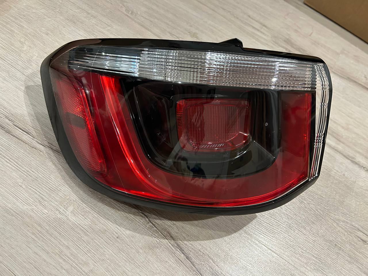 Jeep Compass 2 Ліва сторона Б/у оригінал (Водійська сторона в крило)  2017 - 2024 роки