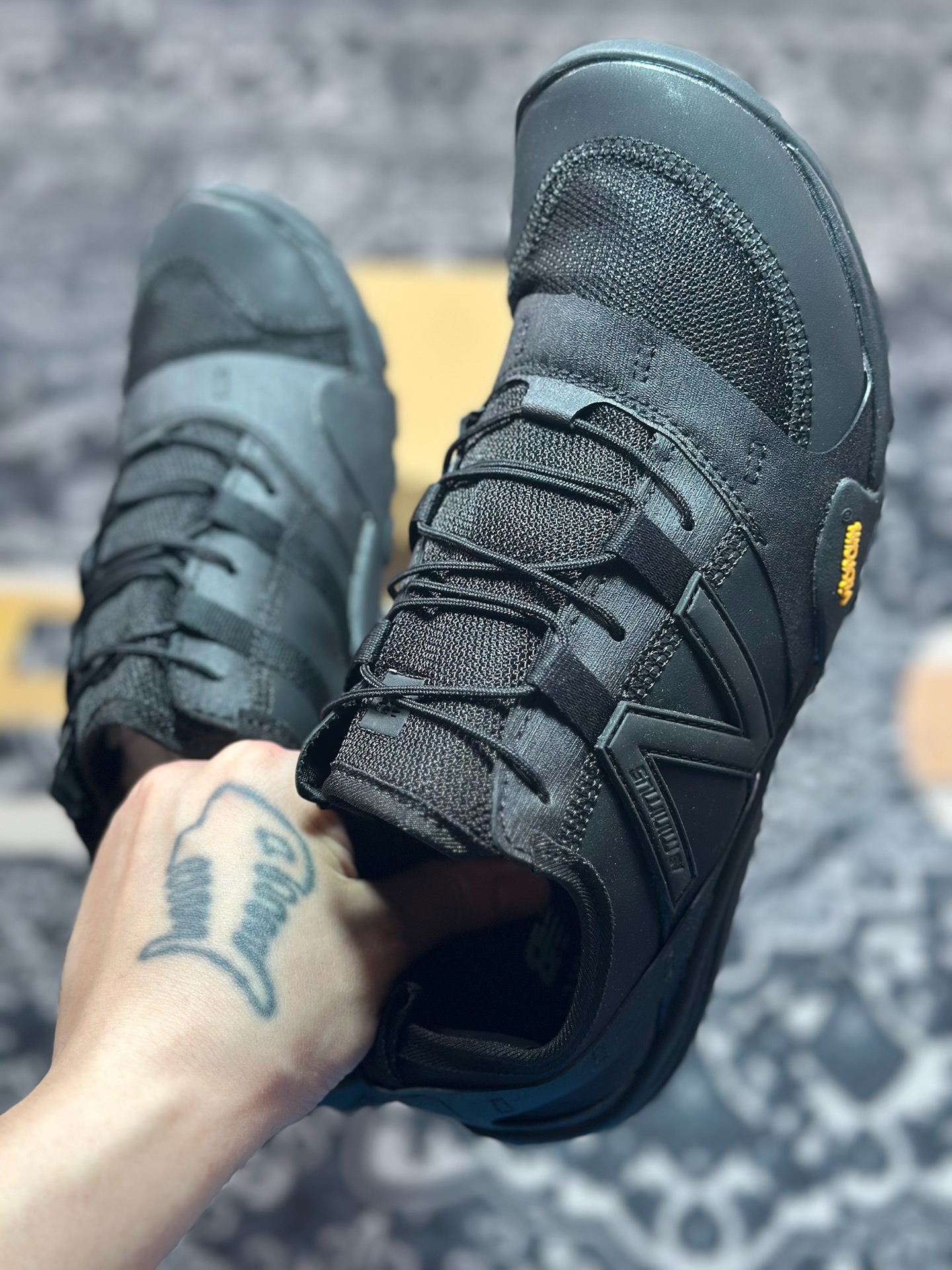 ISSEY MIYAKE  x New Balance M10OIS