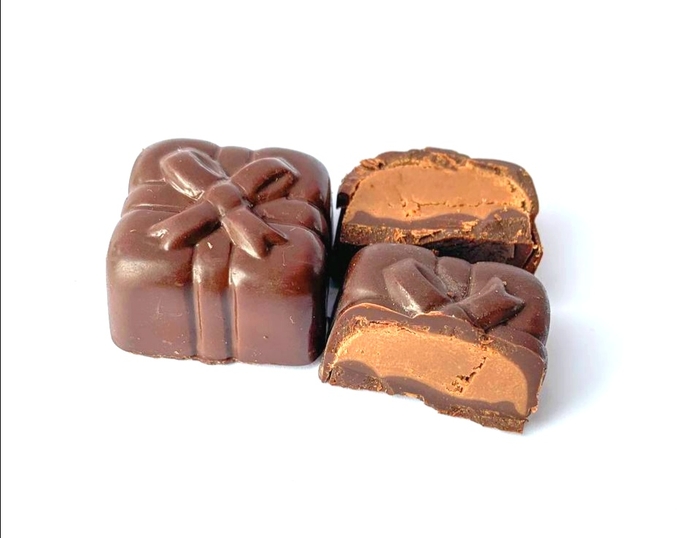 Корпусна цукерка з шоколадно-горіховою пастою 