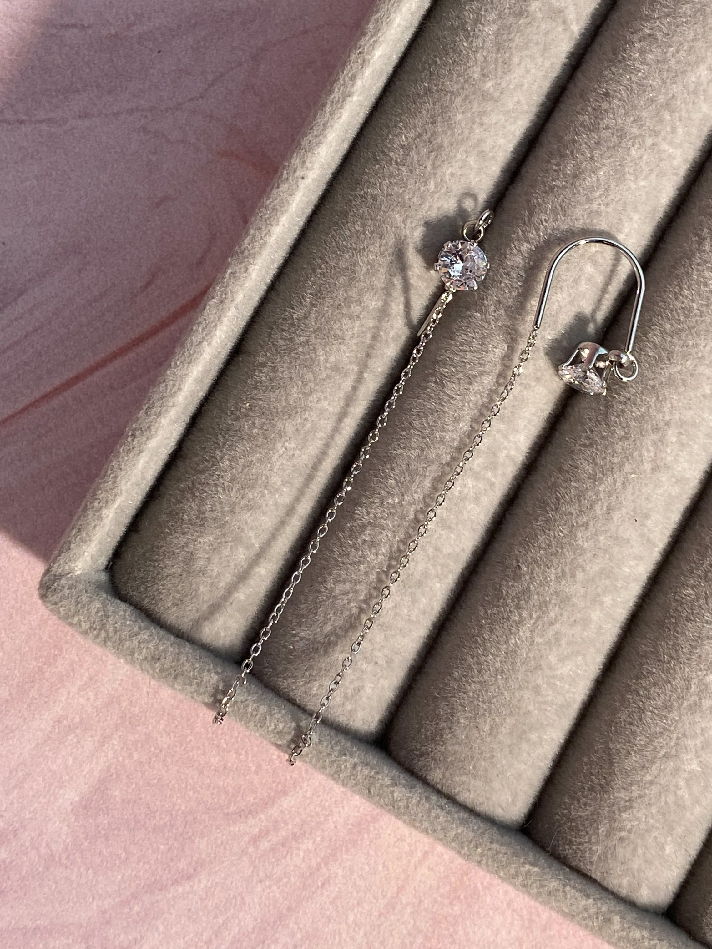 Сережки-протяжки із цирконієм