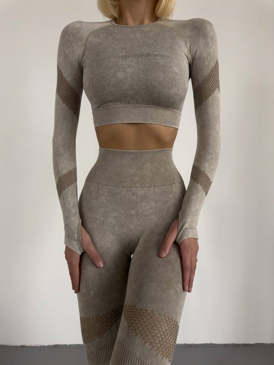 Фітнес костюм в кольорі беж 2024